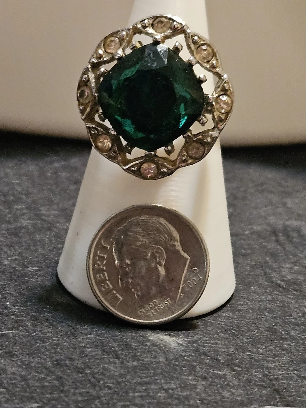 Sarah Coventry Deep Emerald Green and Silver "Kathleen" Cocktail Ring Set. - Picture 4 of 8
